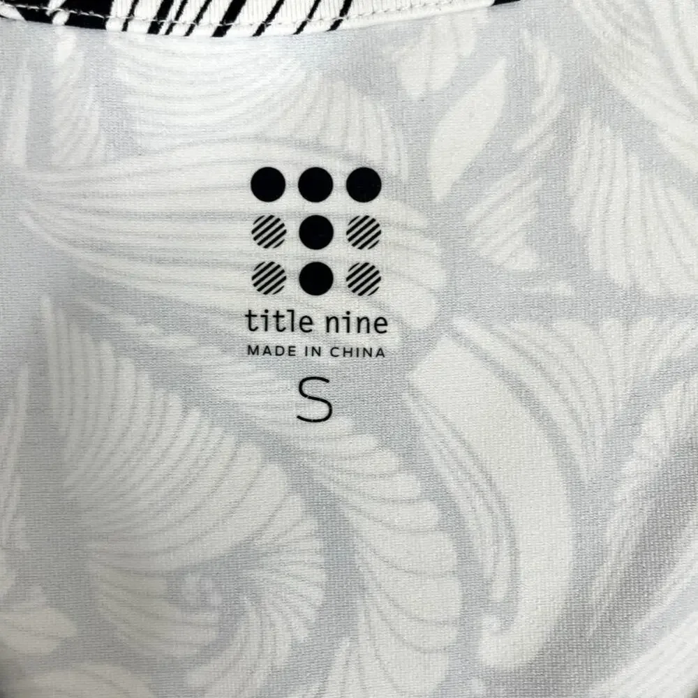 Title Nine V-Neck Stretch Athletic Dress Black White Sz S Travel Athleisure